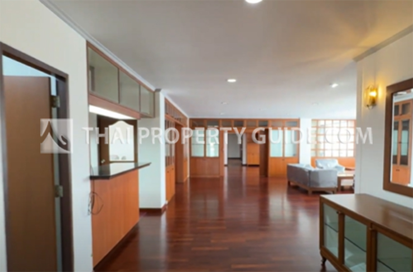 Apartment in Phaholyothin 